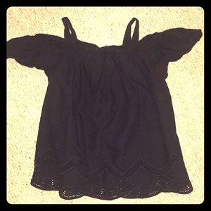 Black of the shoulder with a strap shirt kid